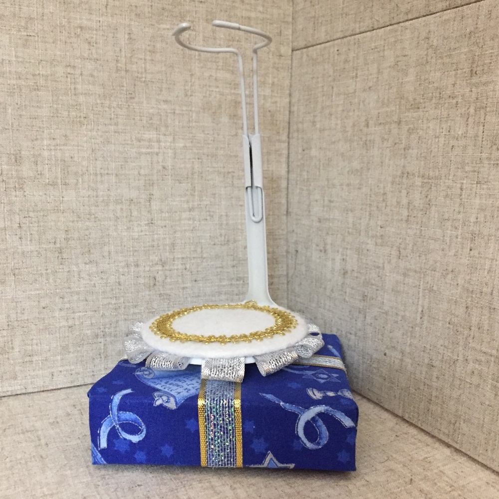 Musical Judaica Doll Stand that Plays Hatikvah